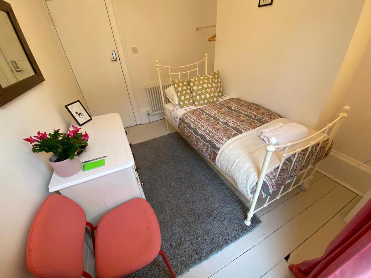 Camden Town Accomodation Лондон Экстерьер фото